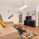 Spacious Central Apartment